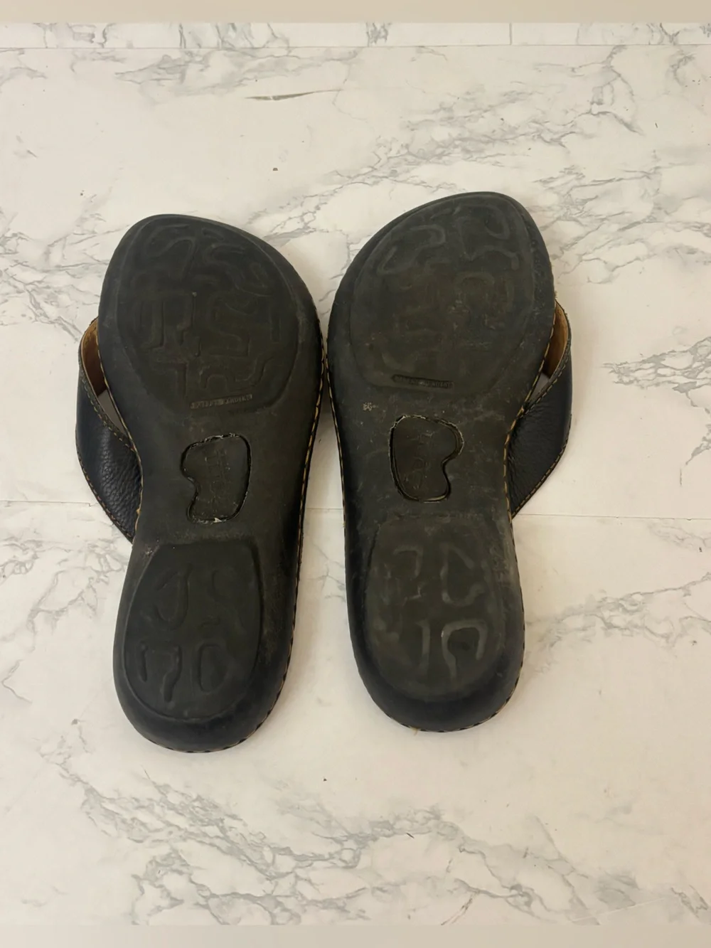 Born Womens Size 8/39 Thong Flip Flop Sandals Black Leather Opanka Slides B86803